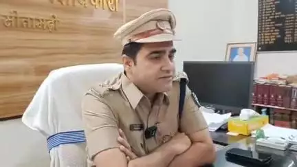 डुमरा: मुरादपुर: पुलिस ने पॉक्सो एक्ट के मामले में छापेमारी कर फरार आरोपी को किया गिरफ्तार