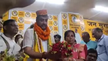 दरभंगा: दरभंगा में जनसुराज पार्टी के प्रदेश युवा अध्यक्ष का कार्यकर्ताओं ने जिला कार्यालय में किया स्वागत