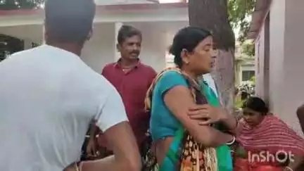 बांका: करसोप गांव में प्रेमी के घर पर धरना देने वाली महिला का ग्रामीणों ने पति से कराया समझौता, साथ ले गए