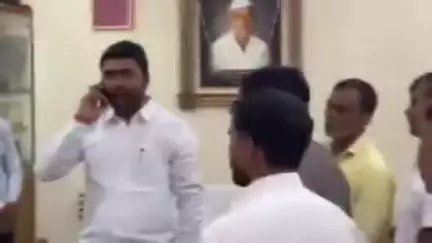 सोनपेठ: बाजार समिती परिसरातील निवासस्थानी आमदार राजेश विटेकर यांच्या उपस्थित संवाद बैठक