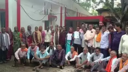 बेरमो: कथारा क्षेत्र: स्वांग वाशरी स्लरी मजदूरों ने एसडीओ के नाम मजदूर नेता मुमताज आलम के नेतृत्व में सौंपा ज्ञापन