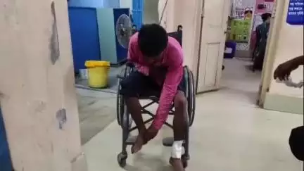 পূর্বস্থলী ২: জামালপুর মোড়ের সন্নিকট কলকাতা থেকে ফেরার পথে ডাম্পারের সাথে ৪০৭ গাড়ির ধাক্কায় আহত ২ জন