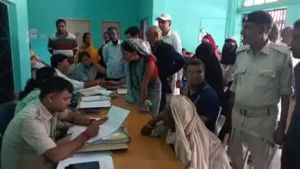 गोपालगंज: थावे थाना परिसर में सीओ की अध्यक्षता में जनता दरबार लगा, भूमि संबंधित 6 मामलों का निपटारा किया गया