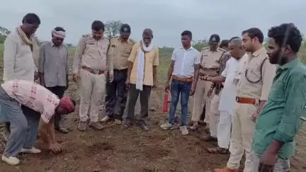 घंसौर: वन विभाग की अनूठी पहल: घंसौर वन परिक्षेत्र में अतिक्रमणकारियों को बनाया वृक्ष मित्र