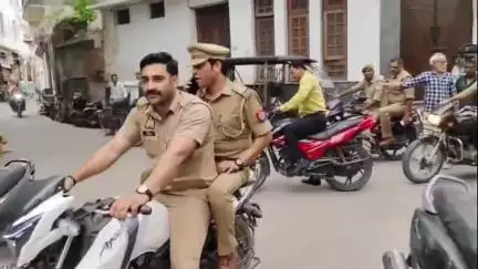अमरोहा: अधिशासी अधिकारी व नगर कोतवाल ने मोहर्रम जुलूस के लिए अमरोहा शहर में बाइकों से रूट का किया निरीक्षण