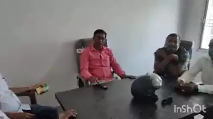 शंभूगंज: 20 सूत्री कार्यालय में अध्यक्ष ने समिति सदस्यों के साथ की बैठक, लिए महत्वपूर्ण निर्णय