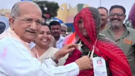 હિંમતનગર: બોરીયા ખુરદ ગ્રામ પંચાયતના સરપંચ નું પૂર્વ શિક્ષણ મંત્રી સન્માન કર્યું