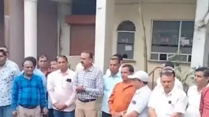 हरदा: हरदा में शिक्षकों ने ई-अटेंडेंस पर जताया विरोध, मध्य प्रदेश में 1 जुलाई से नई व्यवस्था लागू
