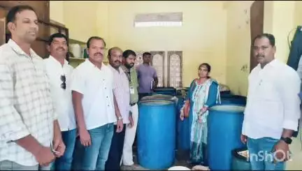 కాశిబుగ్గలో ఎలాంటి అనుమతులు లేకుండా నిషేధిత రసాయనాలు వాడుతూ పచ్చళ్ళు తయారు చేస్తున్న వారిని అరెస్టు చేసిన పోలీసులు