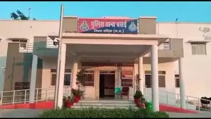 दतिया: ग्राम सांकुली में मामूली विवाद में एक व्यक्ति ने माँ-बेटे के साथ की मारपीट, बसई पुलिस ने दर्ज किया मामला
