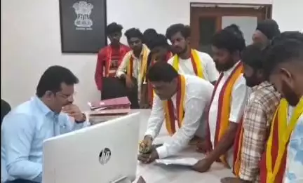 ಕಲಬುರಗಿ: ನಕಲಿ ವೈದ್ಯರ ತಡೆಯುವಲ್ಲಿ ಡಿಎಚ್ ಓ ವಿಫಲ ಆರೋಪ, ವರ್ಗಾವಣೆ ಮಾಡುವಂತೆ ವಿವಿಧ ಸಂಘಟನೆಗಳಿಂದ ನಗರದಲ್ಲಿ ಡಿಸಿಗೆ ಮನವಿ