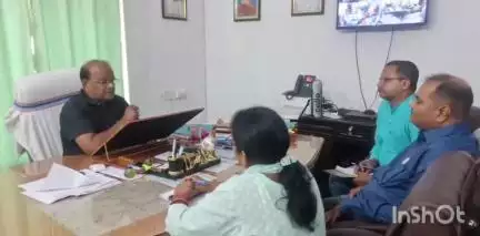 रानीश्वर: रानीश्वर बीडीओ श्री राजेश कुमार सिन्हा ने प्रखंड कार्यालय में 15वीं वित्त आयोग की योजनाओं की समीक्षा की