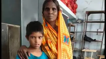हरनौत: हरनौत थाना पुलिस ने हरनौत बाजार में खोए बच्चे को उसके परिवार से मिलाया