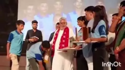 बिहटा: अमहरा स्थित पटना आईआईटी में बच्चों के भविष्य को लेकर सम्मान समारोह में मंत्री और पूर्व आईपीएस अधिकारी हुए शामिल