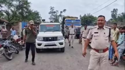 बलौदा: कोरबी गांव में अज्ञात वाहन की टक्कर से बैल की मौत, ग्रामीणों ने मुआवजे की मांग को लेकर किया चक्काजाम