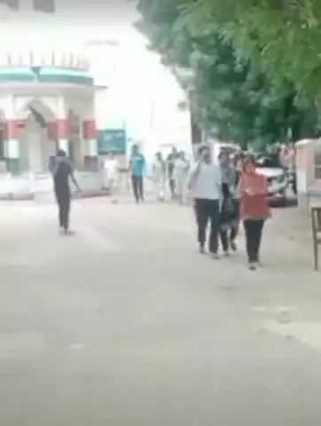 चूरू: चूरु में प्राध्यापक और कोच की प्रतियोगी परीक्षा शनिवार को चार परीक्षा केंद्रों पर दो पारियों में आयोजित हुई