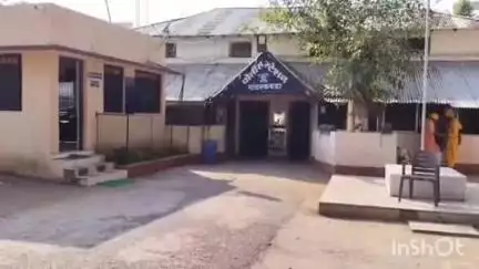 केळापूर: ट्रकची बसला धडक एक गंभीर जखमी पाथरी गावाजवळील घटना