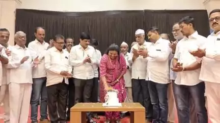 नंदुरबार: संसद रत्न माजी खासदार डॉ हिना गावित यांचा बाबा रिसॉर्ट सभागृहात लोकप्रतिनिधींच्या उपस्थितीत वाढदिवस साजरा
