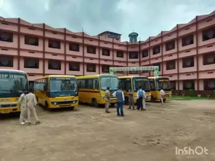 कोंडागांव: स्कूली बच्चों की सुरक्षा के मद्देनजर केशकाल थाना पुलिस ने गिरिदीप और सरस्वती शिशु मंदिर की बसों की की जांच