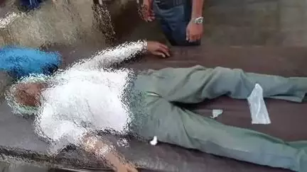 डुमरी: पूर्व पंचायत सेवक की आत्महत्या मामले में मनरेगा कर्मचारी संघ ने डुमरी BDO ऑफिस के सीसीटीवी फुटेज की जांच की मांग की