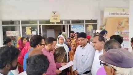 सिंगरौली: आम आदमी पार्टी जिलाध्यक्ष ने सड़क दुर्घटनाओं और अन्य मुद्दों पर कलेक्टर को सौंपा ज्ञापन