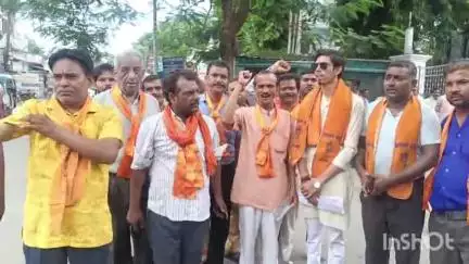 बरेली: परशुराम सेना के कार्यकर्ताओं ने इटावा में कथावाचक मामले में जिलाधिकारी को ज्ञापन सौंपा
