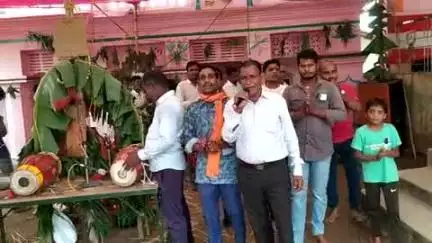 मरकच्चो: प्रखंड के ग्राम बरवाडीह कालिमन्डा में अखंड हरि कीर्तन का आयोजन शनिवार को 11 बजे से किया गया