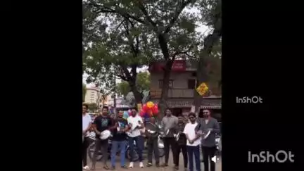 सातरास्ते में श्री समर्पण श्री संस्था ने नगरपालिका सीएमओ को जगाने के लिए थाली और ढोल बजाकर प्रदर्शन किया