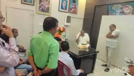 गदरपुर: गदरपुर विधायक पांडे के संतोषनगर गूलरभोज आवास पर नगर के लोग अपनी विभिन्न समस्याओं को लेकर पहुंचे