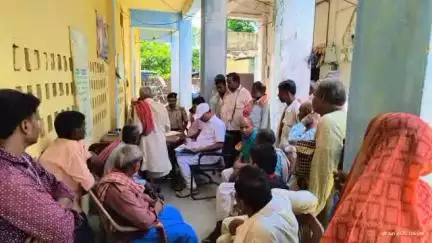 मरौना: नदी थाना परिसर में भूमि विवाद निपटारे के लिए शनिवार को लगा जनता दरबार