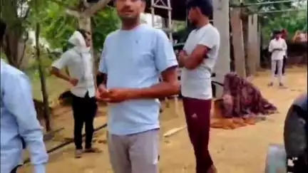 लवाण: जैलमपुरा गांव में रास्ते से अतिक्रमण हटाने गया दस्ता ग्रामीणों के विरोध और पुलिस जाप्ते के अभाव में बैरंग लौटा