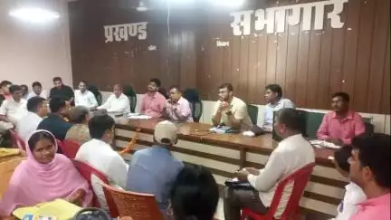 महराजगंज: दरौंदा प्रखंड सभागार में मतदाता पुनरीक्षण कार्य को लेकर हुई बैठक