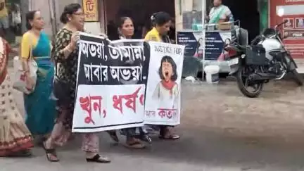 বোলপুর-শ্রীনিকেতন: কসবা ল-কলেজে গণধর্ষণ কাণ্ডে নাগরিক সমাজের ডাকে গোটা বোলপুর জুড়ে প্রতিবাদ মিছিল।