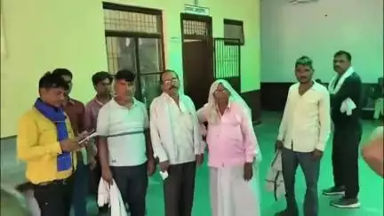महावन: गांव भरतीया में दलित समाज के शमशान की जगह को दबंगों ने दबाया, प्रशासन से दलितों ने लगाई गुहार