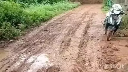 जगदलपुर: ग्राम घाटपदमुर में बदहाल सड़क से ग्रामीण परेशान, कहा- कई बार शिकायत के बाद भी नहीं हुआ समाधान