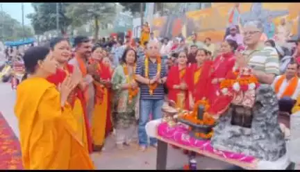 नरेन्द्रनगर: पूर्णानंद घाट पर रुद्रप्रयाग बस हादसे में जान गंवाने वाले यात्रियों को भावभीनी श्रद्धांजलि अर्पित की गई
