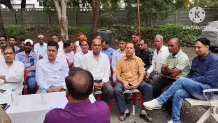 बड़ौद: आगामी त्यौहारों को लेकर बडौद थाना परिसर में शांति समिति की बैठक आयोजित की गई, थाना प्रभारी कृष्णकांत तिवारी रहे मौजूद