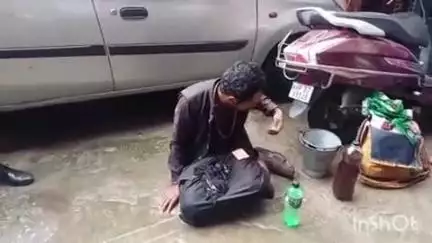 पालमपुर: पालमपुर के अंतर्गत घुगर टांडा में स्थानीय लोगों ने पकड़ा ढोंगी बाबा, पुलिस के हवाले किया