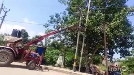 बरियारपुर: बिजली खंभा मरम्मत के कारण कई घंटे बिजली बाधित, उपभोक्ता परेशान रहे