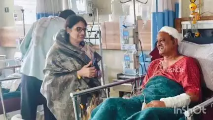 नर्मदापुरम: भाजपा जिलाध्यक्ष ने अस्पताल में भर्ती पार्षद प्रतिनिधि दीपक दीक्षित का हाल जाना
