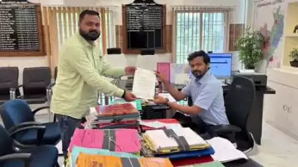पोठिया: जिला परिषद सदस्य ने डिग्री कॉलेज निर्माण की मांग को लेकर डीएम और जिला परिषद अध्यक्ष को सौंपा ज्ञापन
