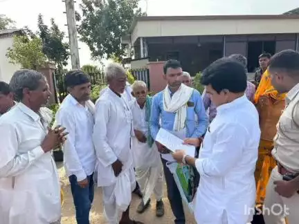 महवा: विधायक ने जनसुनवाई केंद्र पर ग्रामीणों की समस्याएं सुनीं, समाधान का दिया आश्वासन