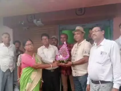 বরাবাজার: সিন্দরী হাটতলায় নব নির্বাচিত তৃণমূল জেলা সভাপতি কে সংবর্ধনা দিল তৃণমূল কংগ্রেসের সিন্দরী অঞ্চল কমিটি