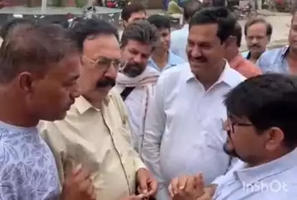 अटरू: बाराँ अटरू विधायक राधेश्याम बैरवा ने बिजली अधिकारियों को सड़क पर लगाई फटकार