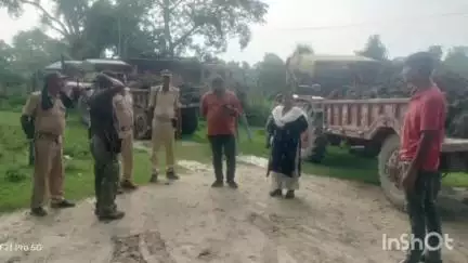 कुर्सेला: जरलाही गांव के पास गंगा किनारे अवैध खनन करते बालू से लदे ट्रैक्टर को सीओ ने पकड़ा, माफियाओं में मची हड़कंप