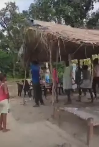 फतेेहपुर: उजरवारा गांव में अतिक्रमण पर प्रशासन का बुलडोजर चला, निजी जमीन कब्जा करने वालों पर की गई कार्रवाई
