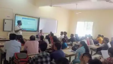 खुजनेर: प्रधानमंत्री कॉलेज ऑफ़ एक्सीलेंस राजगढ़ में केंपस प्लेसमेंट ड्राइव का आयोजन किया गया