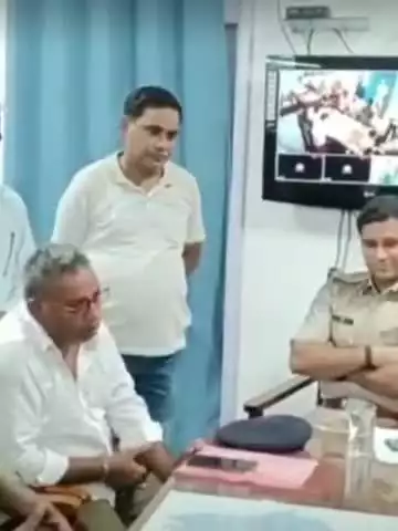 चूरू: रोहतास मेघवाल हत्याकांड मामले में सर्व समाज संघर्ष समिति ने पुलिस अधीक्षक को कार्रवाई की मांग करते हुए सौंपा ज्ञापन