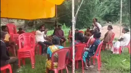 कुडू: बडमारा में ट्रैक्टर हादसे में युवक की मौत, सांसद प्रतिनिधि लाल विकास नाथ साहदेव ने परिजनों को मदद का भरोसा दिया