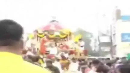 बैरसिया: भोपाल के इस्कॉन मंदिर से भगवान जगन्नाथ, बलराम और सुभद्रा की रथयात्रा निकाली गई, जो भारत टॉकीज से शुरू हुई